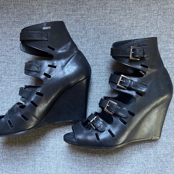 Surface To Air Black Leather Buckle Sandals, 41/11, Wedge Classics! $480 Retail - Picture 1 of 14